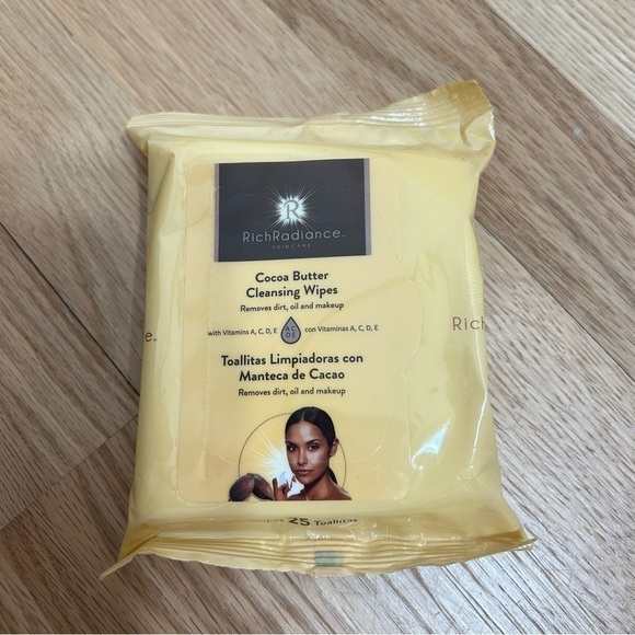 Rich Radiance Cocoa Butter Cleansing Wipes NEW - Picture 2 of 3